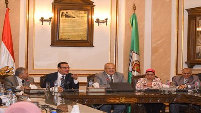 النائب صلاح حسب الله في لقاء مفتوح مع طلاب جامعة القاهرة: الوظيفة قد تأتي صدفة 