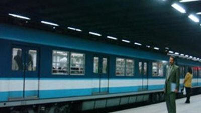 انتظام حركة المترو بالخط الاول بعد سحب القطار المعطل بمحطة جمال عبد الناصر 