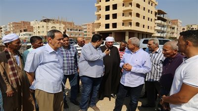 محافظ السويس فى جولة تفقدية لمدينة السلام 1