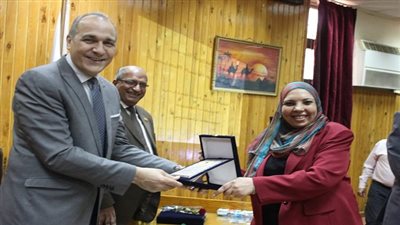 مدير تعليم القاهرة يكرم منسقي اللامركزية ويؤكد علي أهمية العمل الجماعى                             