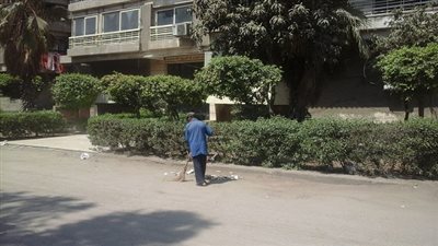 حملة نظافة ورفع مخلفات القمامة من شارع الجزائر بالمعادي الجديدة