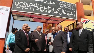 بتكلفة 24 مليون جنيه.. محافظ القاهرة يفتتح مدرستين بحى شرق مدينة نصر
