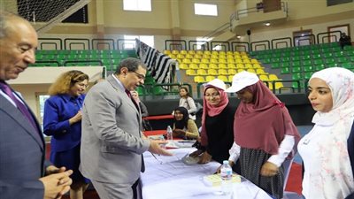 وزير القوي العاملة يفتتح ملتقى توظيف يوفر 3000 فرصة عمل.. بالغردقة