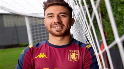 تريزيجيه أساسيا للمرة الأولى مع أستون فيلا أمام تشارلتون