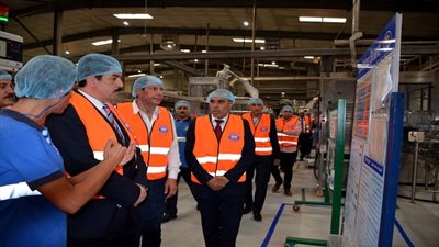 محافظ القليوبية يتفقد مصنع نستلة للمياه بكفر الأربعين بمدينة بنها