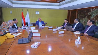 وزير النقل يعقد اجتماعا موسعا لمتابعة مستجدات جهاز تنظيم النقل البري الداخلي والدولي 