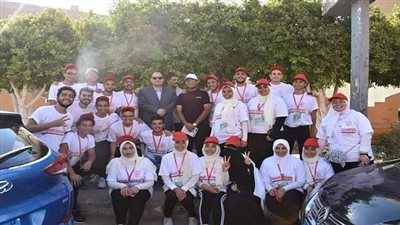 محافظ الفيوم يشارك طلاب الجامعة فى أعمال التجميل والنظافة العامة