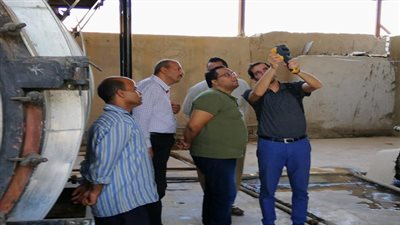 استخدام اجهزة قياس استهلاك الطاقة بالمصانع بجامعة سوهاج