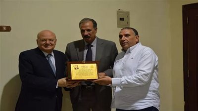 جامعة الزقازيق تكريم نائب رئيس الجامعة لشئون التعليم والطلاب