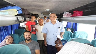 محافظ سوهاج يودع حجاج الجمعيات الأهلية