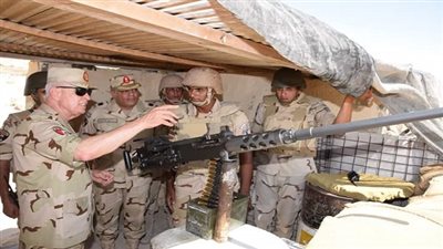 رئيس أركان حرب القوات المسلحة  يتفقد قوات تأمين شمال سيناء