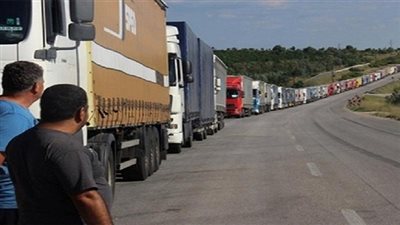 السعودية تؤدب تركيا وتمنع دخول شاحنات فاكهة عالقة على الحدود