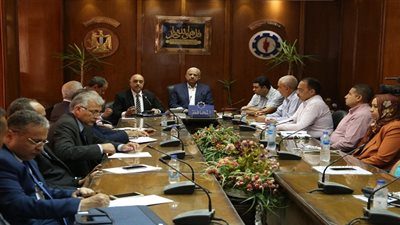 تنفيذاً لتعليمات رئيس الوزراء.. محافظ السويس يستقبل رئيس الهئية العامة لتعاونيات البناء