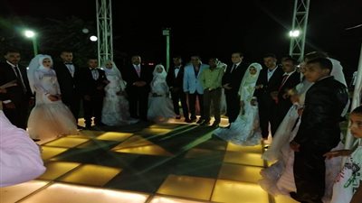 بالصور.. «نائب الصف» يقيم حفل زفاف جماعي لـ15 عريس بالدائرة