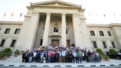 شباب مشروع ١٠٠٠ قائد إفريقي يقفون دقيقة حداد على أرواح شهداء حادث معهد الأورام