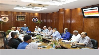  المحافظ يعقد اجتماعا لمتابعة أعمال لجان تقنين أراضي الدولة بالسويس