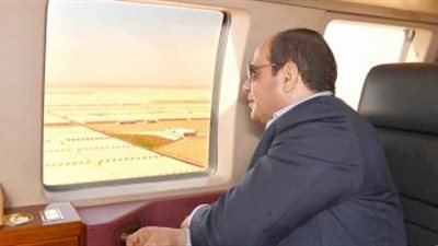 السيسي يتفقد مشروعات الصوب الزراعية بقاعدة 