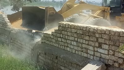 تنفيذ 33 قرار إزالة فى حملة بسوهاج