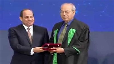 رئيس الجمهورية يكرم اثنين من علماء جامعة المنصورة باحتفالية عيد العلم ٢٠١٩ 