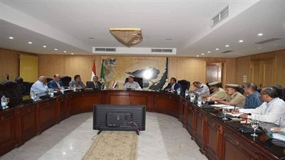 محافظ الفيوم: حملات مكثفة لرفع الإشغالات ومراجعة تراخيص المحال التجارية