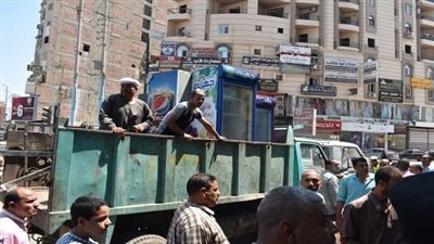 بالصور.. حملة مكبرة لرفع الاشغالات وإزالة التعديات على الأرصفة وحرم الطرق العامة بالفيوم