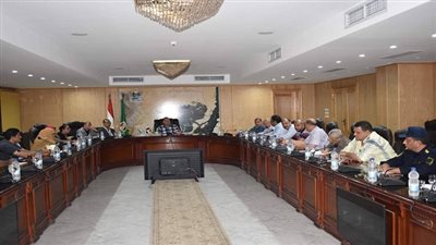 محافظ الفيوم يتابع خطة تشغيل محلج القطن