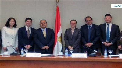 وزير المالية في اجتماعه مع ممثلي 