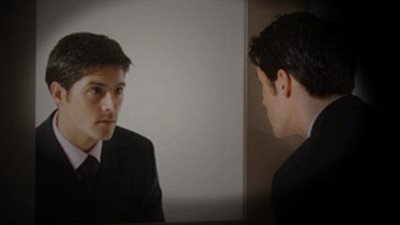 مفاجأة.. استشارى نفسي: اللى بيكلم نفسه مش مجنون.. فيديو