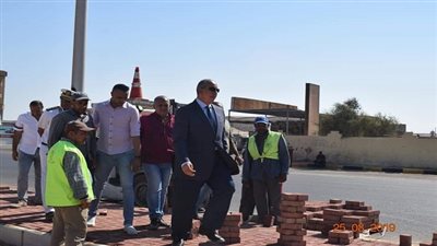 محافظ البحر الأحمر يتفقد أعمال رفع الكفاءة والتطوير بطريق الحجاز بالغردقة