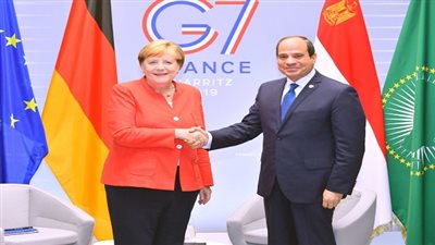 السيسي يلتقي مع المستشارة الألمانية أنجيلا ميركل على هامش قمة مجموعة السبع بفرنسا 