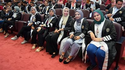 حقوق سوهاج تحتفل بتخريج دفعتها الاولي