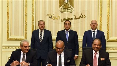 باستثمارات 500 مليون دولار.. مدبولي يشهد توقيع عقود إقامة 4 مراكز تجارية كبرى