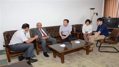 رئيس جامعة أسيوط يلتقي مع وفد كوري للاتفاق على إجراء بحث طبي مشترك لعلاج خشونة المفاصل