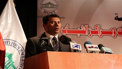 بالصور.. وزير الشباب في جامعة مصر للعلوم والتكنولوجيا كل الاهتمام  لشباب مصر من ذوي القدرات