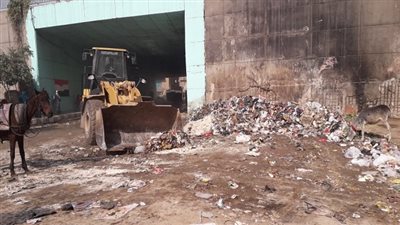 رفع طن مخلفات وقمامة من نفق البودرة بمنطقة بير أم سلطان بالبساتين