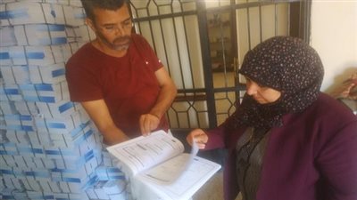 مدير تعليم السويس تتابع عملية استيفاء الكتب الدراسية بالمخازن قبل توزيعها