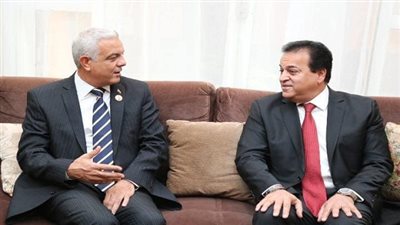 مبارك يستقبل وزير التعليم العالى والبحث العلمى والمحافظ ورؤساء الجامعات