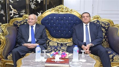 اللواء هشام آمنة يستقبل اللواء دكتور محمد العصار  وزير الدولة للإنتاج الحربى