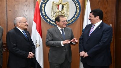 مرزوق يوقع بروتوكول تعاون لتطوير منطقة شركات البترول بحي شرق شبرا الخيمة والخصوص