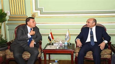 رئيس جامعة عين شمس يتلقى تهنئة عدد من الوزراء