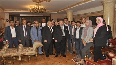 حسن راتب يستضيف نجوم المجتمع من الشباب بصالون المحور الثقافى                    