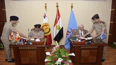 كلية الطب بالقوات المسلحة توقع بروتوكلات تعاون مع الجامعة البريطانية والجامعة المصرية الروسية 
