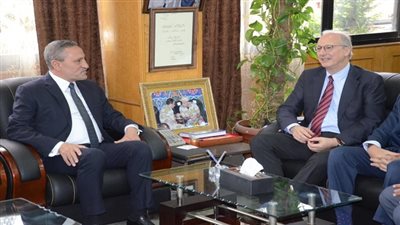 محافظ الإسماعيلية يستقبل سفير الأرجنتين و يناقشان سبل دعم التعاون المشترك في مجالات الأستثمار