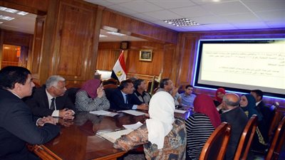 محافظ القليوبية يناقش إنشاء عربات الطعام المتنقلة بعدد من مدن المحافظة