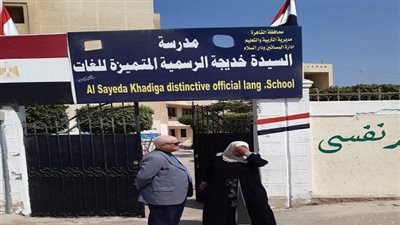 رئيس حى البساتين يتفقد أعمال الصيانة النهائية بمدرسة السيدة خديجة التجريبية