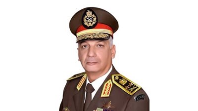 وزير الدفاع يكرم القادة المحالين للتقاعد