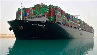 تداول 340 شاحنة و418 سيارة بموانىء البحر الاحمر