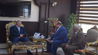 محافظ البحر الأحمر يناقش الخطة التدريبية لرفع كفاءة العاملين بمديرية التضامن الاجتماعي