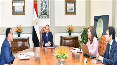 الرئيس السيسي يجتمع مع رئيس الوزراء ووزيرة التخطيط والإصلاح الإداري