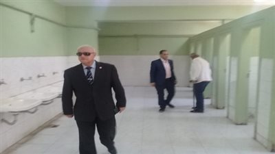 رئيس حى البساتين يقوم بجولة بالمرور على مجمع مدارس عزبة النصر 